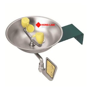 Hai đầu phun cung cấp các tia nước trực tiếp vào mắt trong trường hợp tiếp xúc với vật chất nguy hiểm. Điều chỉnh lưu lượng nước tự động đảm bảo áp lực nước cung cấp trên phạm vi rộng luôn mềm mịn. Tay điều khiển bằng thép không rỉ giúp sử dụng dễ dàng. SE-490 kiểu dáng gắn vô tường có bồn rửa bằng thép không rỉ và có giá đỡ, đinh ốc kèm theo sản phẩm Nhà sản xuất: USA/China