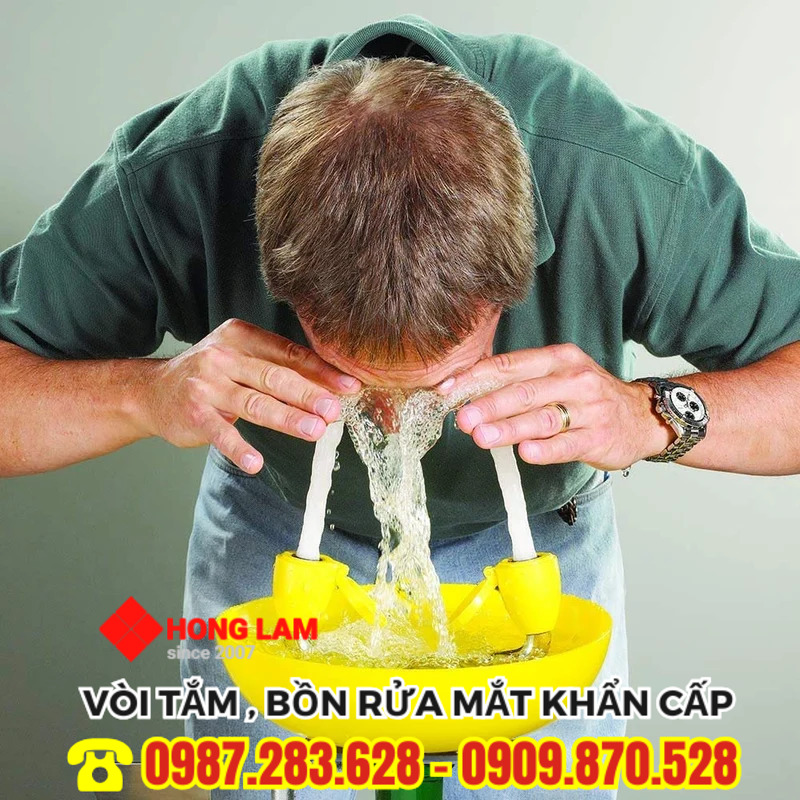 Bồn rửa mắt khẩn cấp SE580. So sánh UK309 với bồn rửa mắt gắn tường